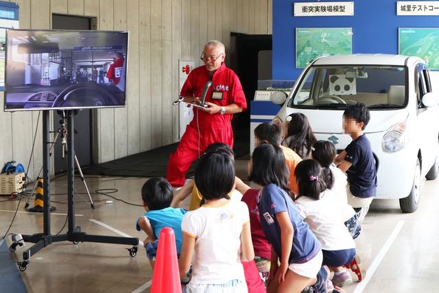 JARIクルマの教室（実車を使った交通安全教室）