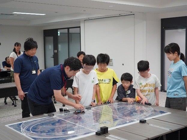 ミニ四駆がワイヤレス給電で走行